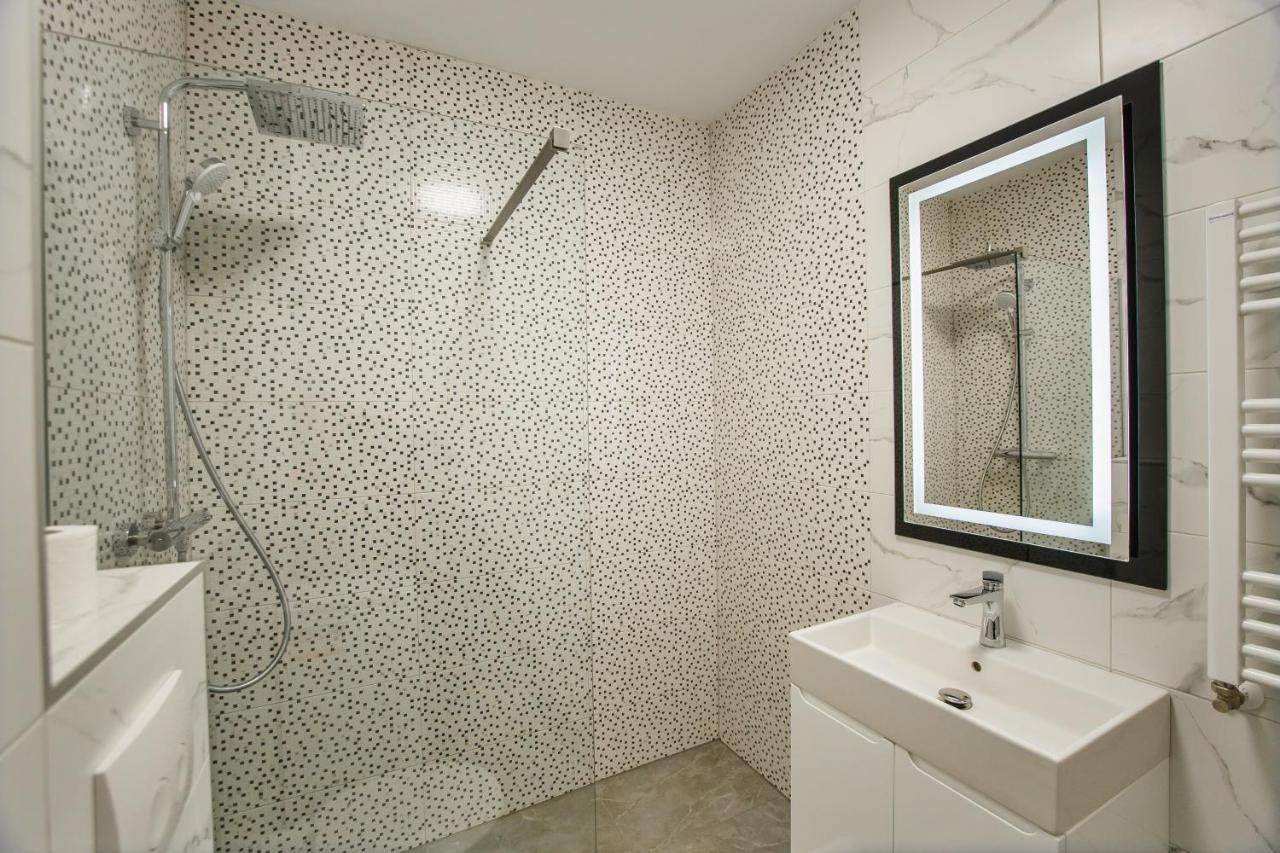 Fantastic Apartment At Prima Residence Oradea Luaran gambar